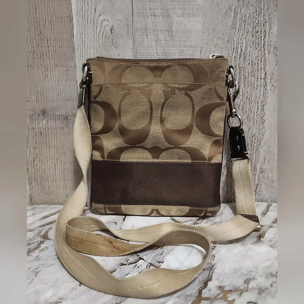 🌸Y2K Coach Signature Crossbody in Brown and Tan🌸 Has imperfections - Picture 9 of 9